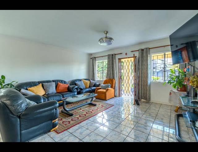 4 BEDROOM HOUSE FOR SALE IN CHASE VALLEY DOWNS